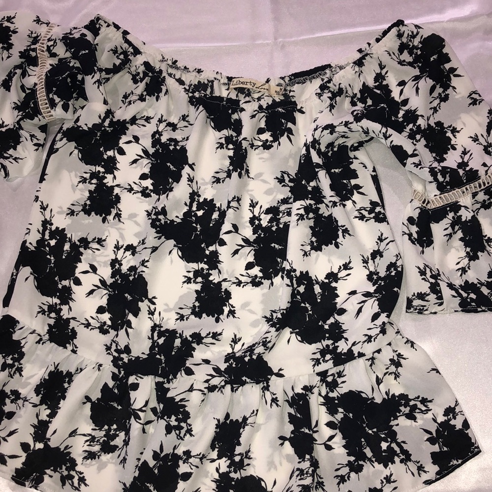 Liberty Off the shoulder top